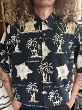 Vintage 80s Hawaiian Palm Trees Black S/S Button Down Shirt ~ Size Large